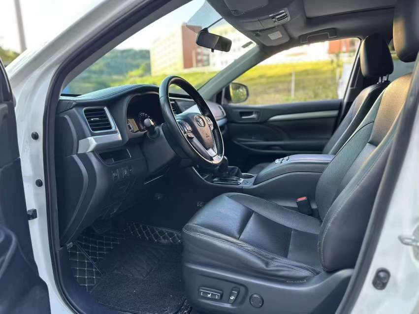 Toyota Highlander 2.0T AWD 7-Seat Luxury Edition 4