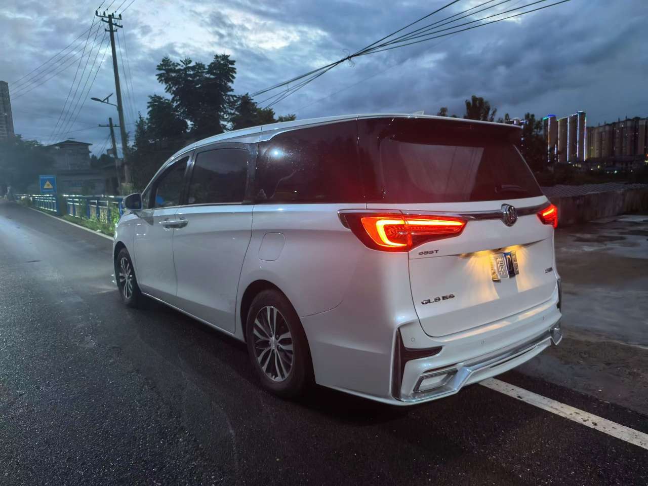 Buick GL8 ES Lu Zun 653 Luxury 9