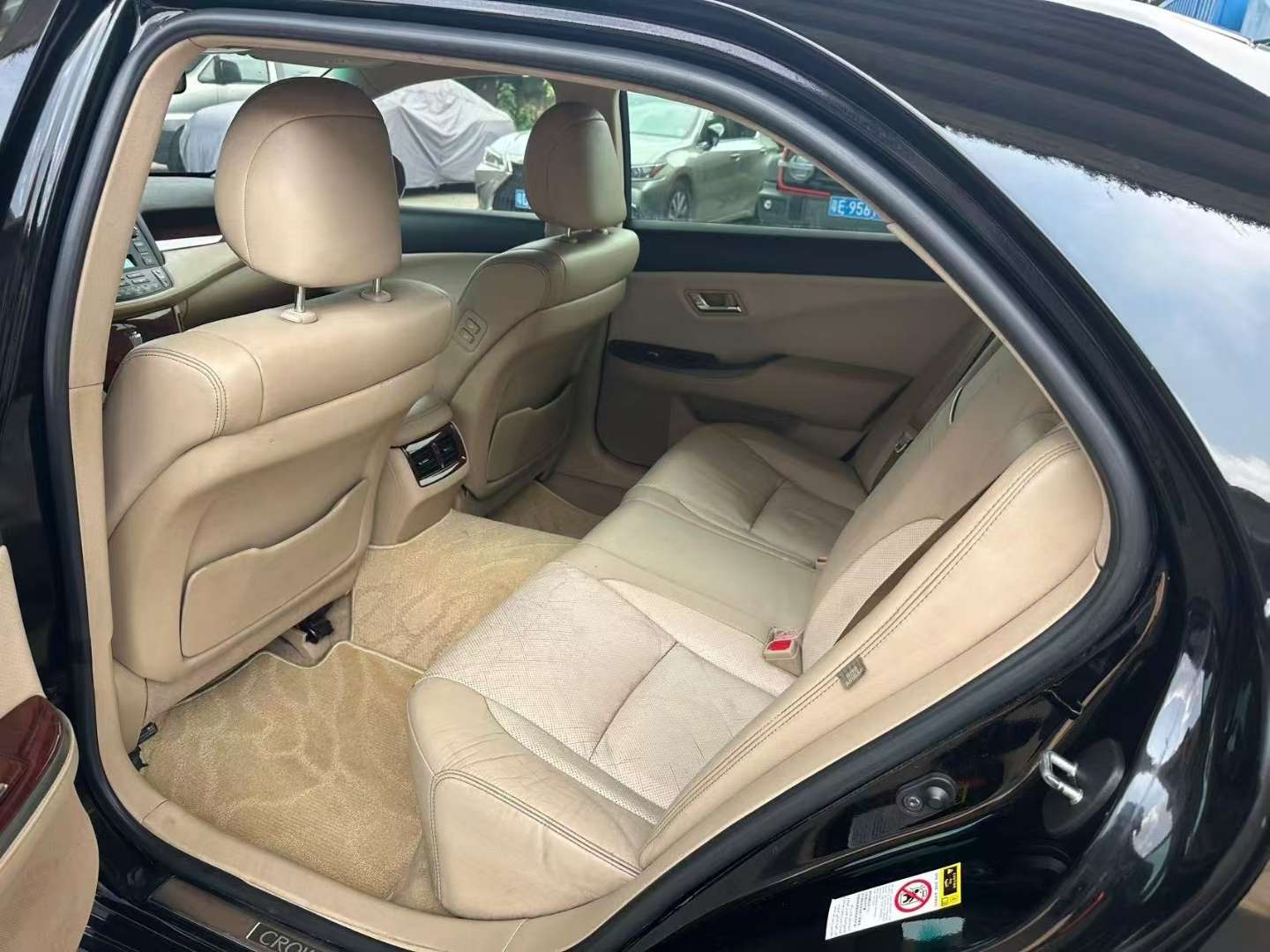 Toyota Crown 2.5L Royal Leather Trim 9