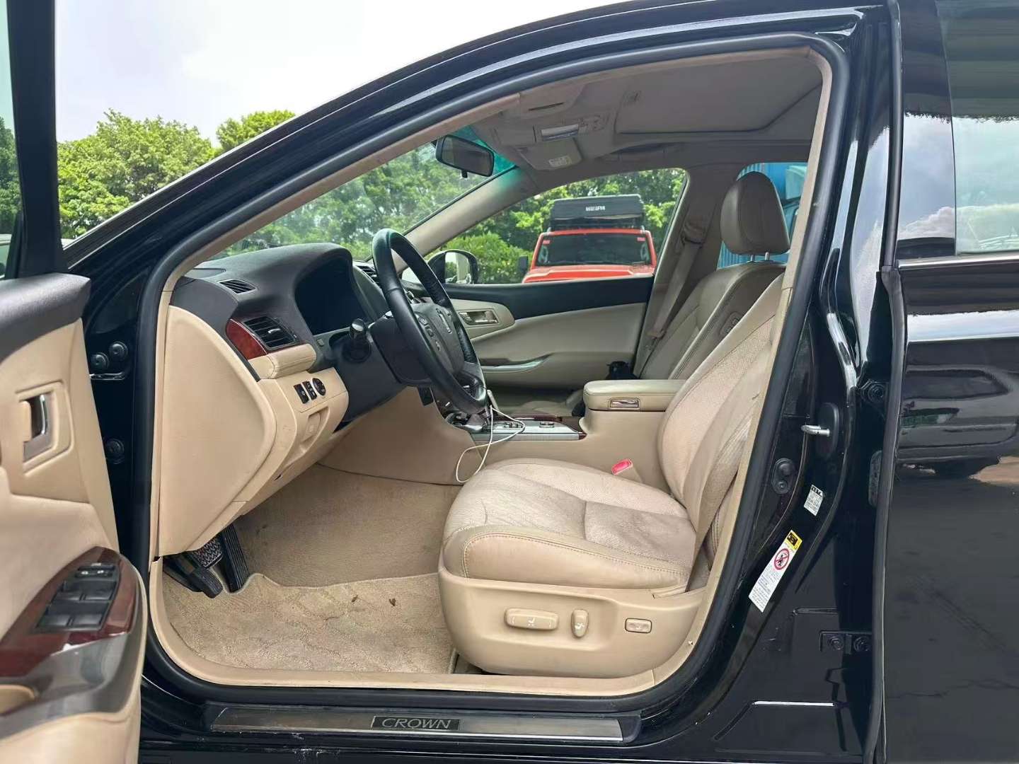 Toyota Crown 2.5L Royal Leather Trim 8