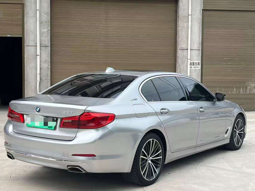 BMW 5 Series 530Le 3