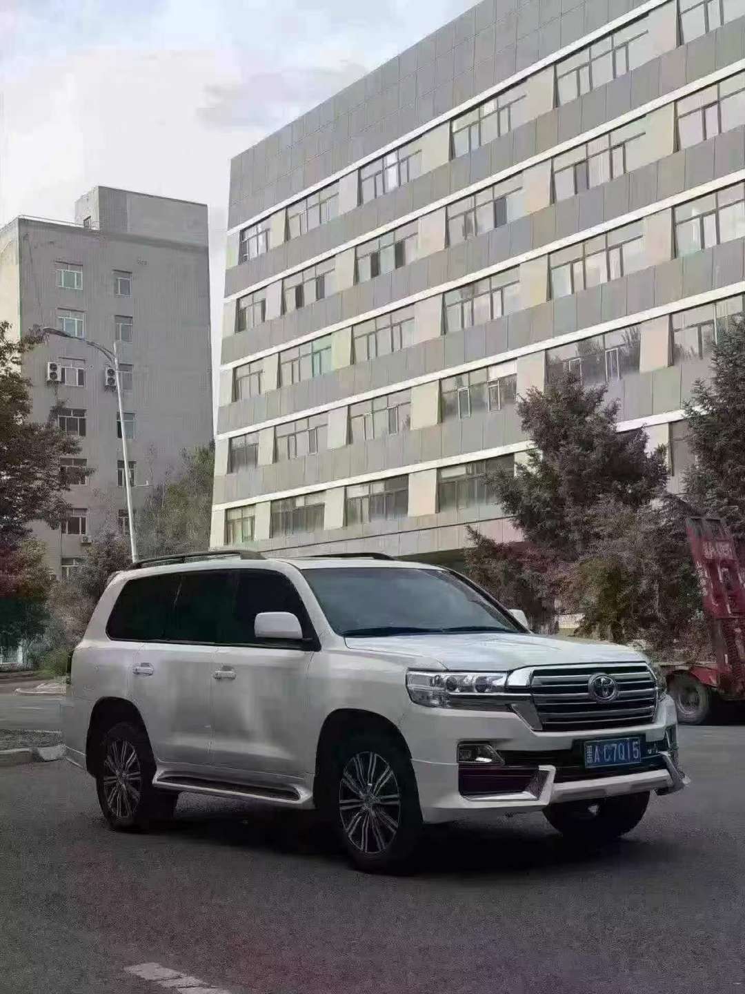 Toyota Land Cruiser 5