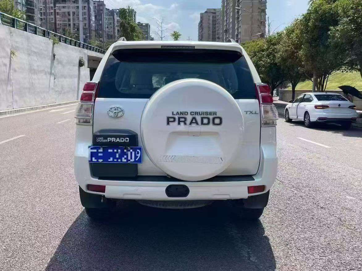 Toyota Prado 2700 Luxury 7-Seater 8