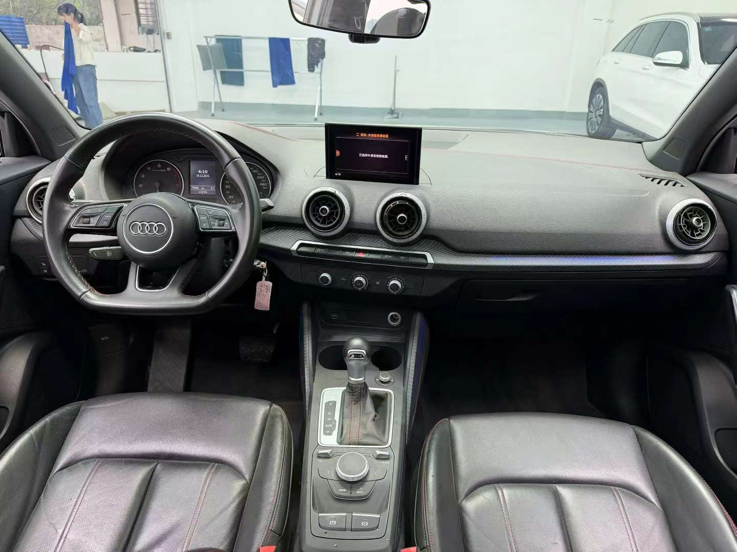 Audi Q2L Q2L 8