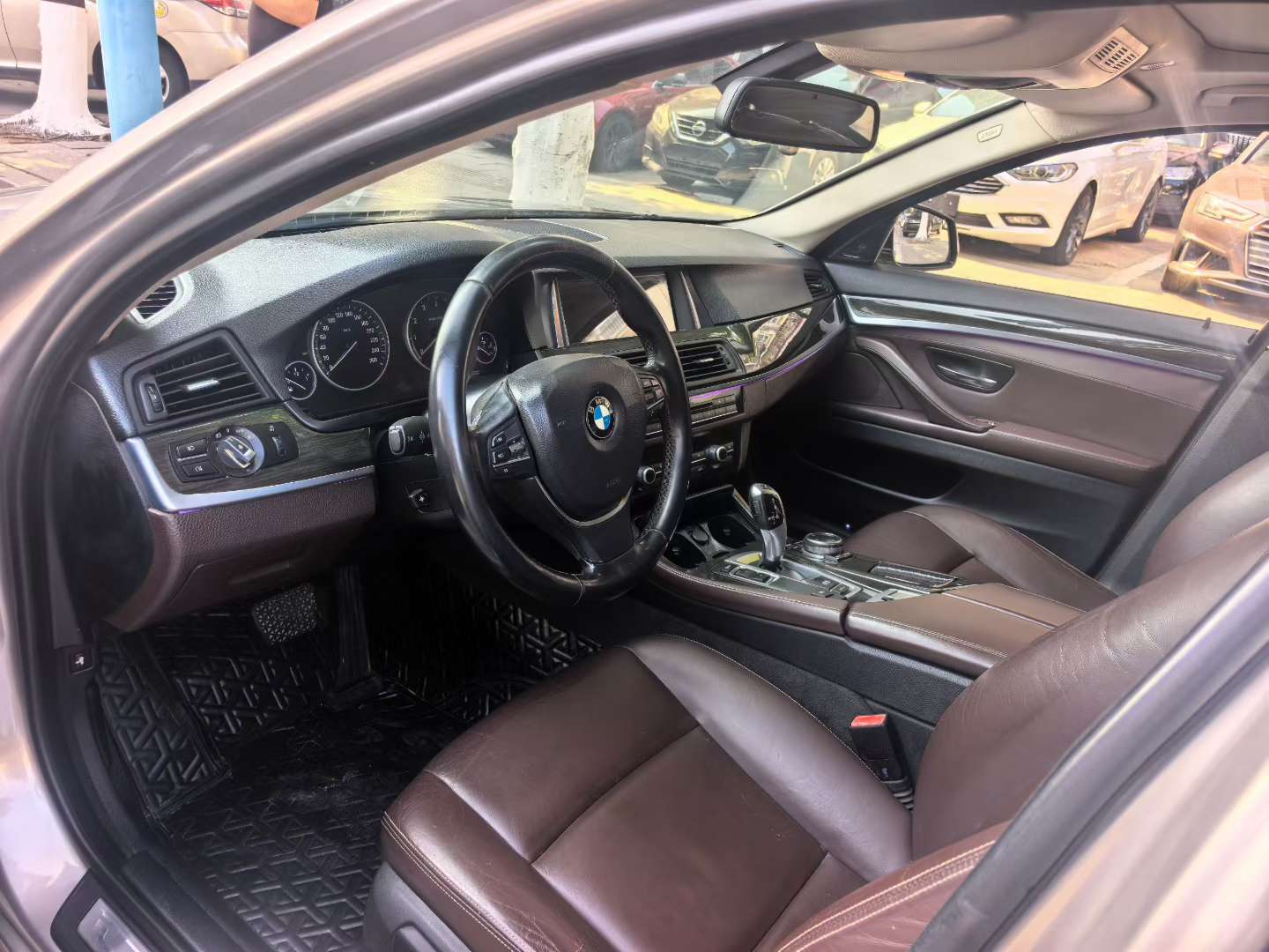 BMW 5 Series 525Li Leading 9