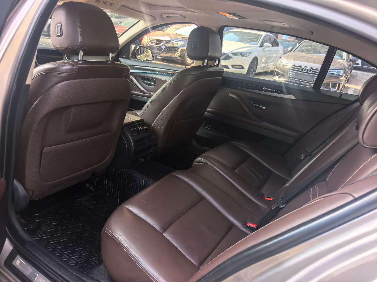 BMW 5 Series 525Li Leading 8