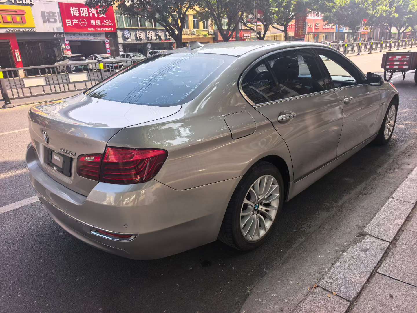 BMW 5 Series 525Li Leading 5