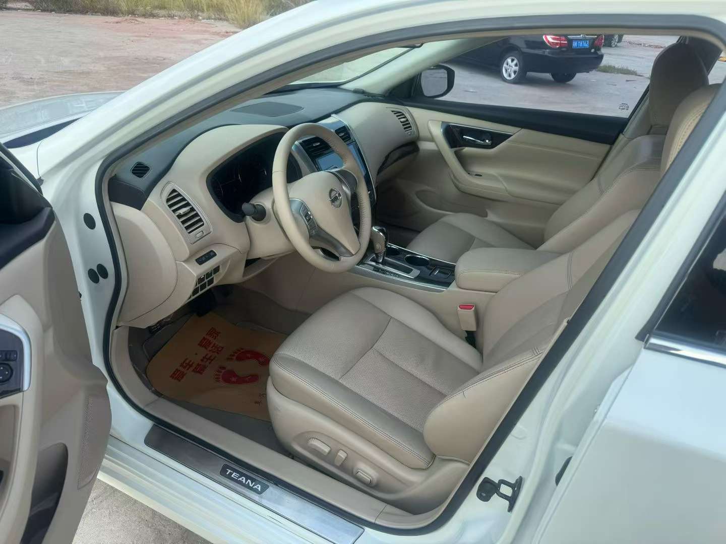 Nissan Altima 2.0L Automatic Luxury 6