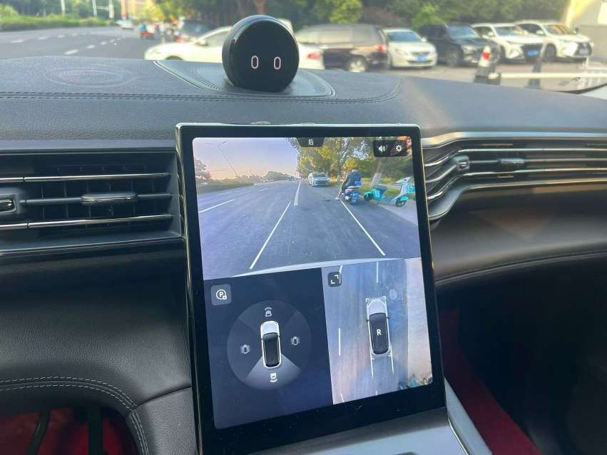 NIO ES6 8