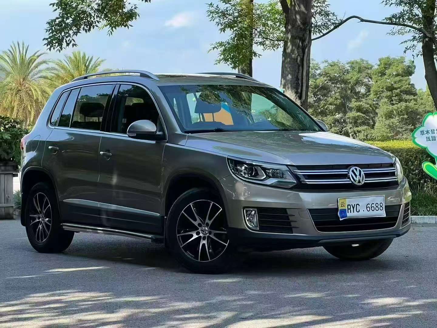 Volkswagen Tiguan 1.8T Automatic FWD Luxury Trim 3