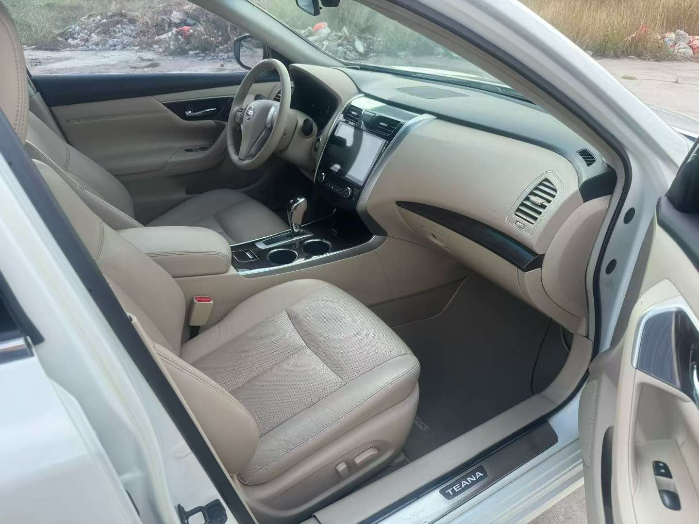 Nissan Altima 2.0L Automatic Luxury 8