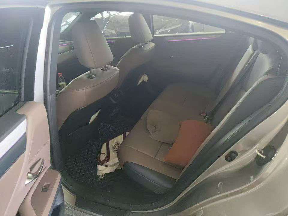 Lexus ES 2026 2.5 CVT Premium Edition 3
