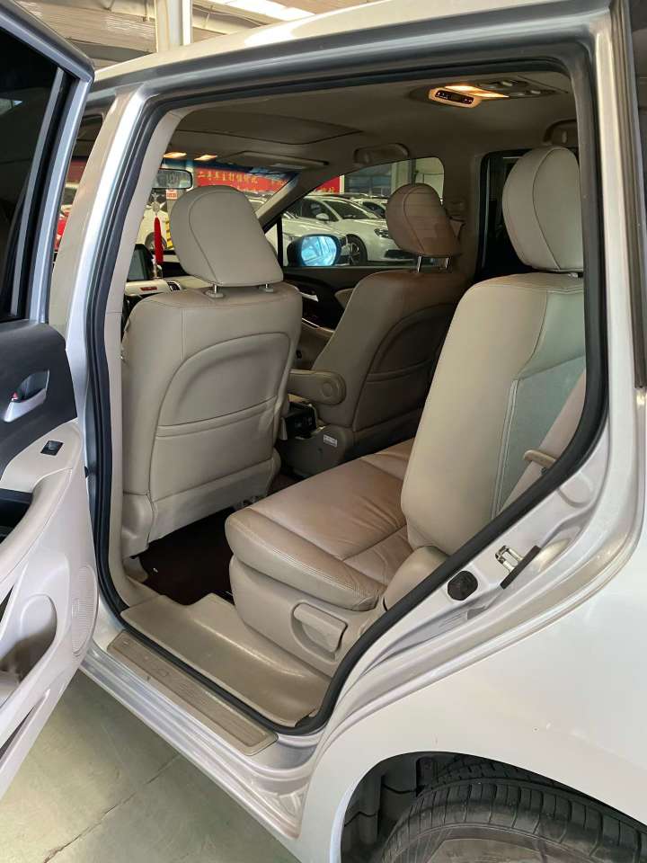 Honda Odyssey 2.4L High Trim 8