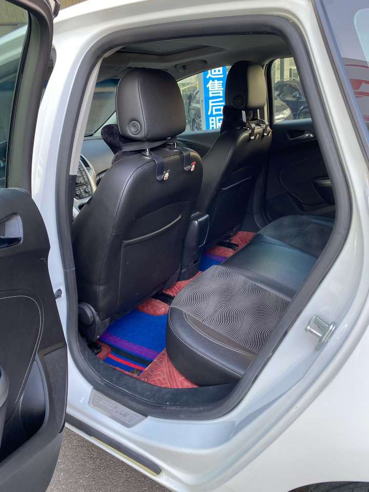 Buick Excelle 1.6L Automatic High Trim 8