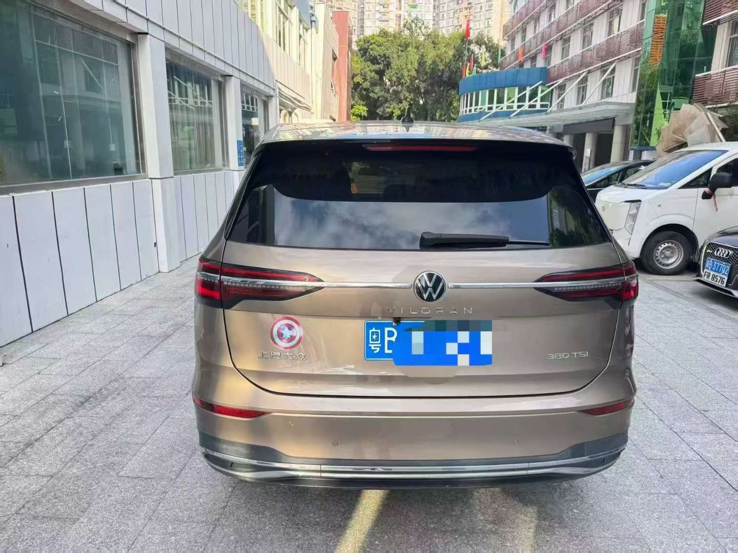 Volkswagen Viloran 2.0T Automatic Sunroof Premium Edition 380 3