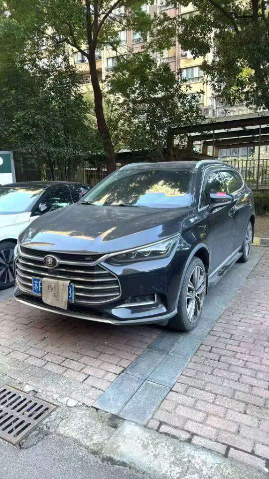 BYD Tang 2.0T Smart Connect Prestige 7-Seater 2