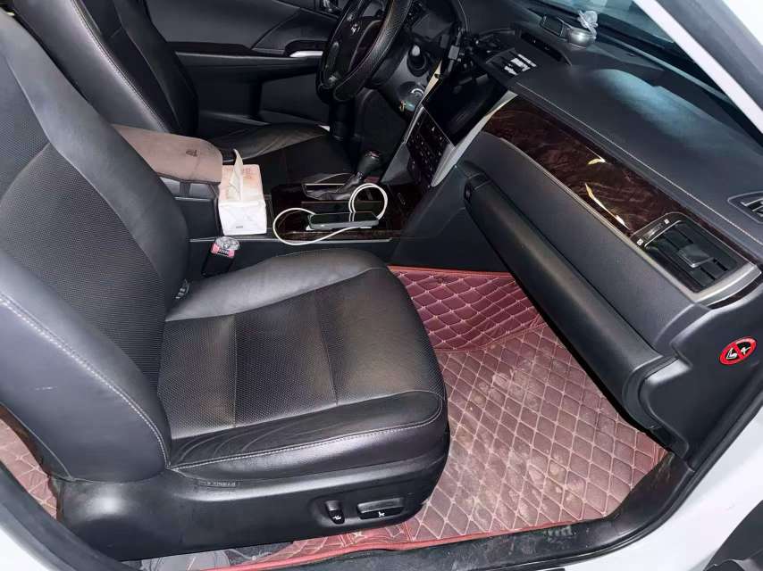 Toyota Camry 2.0G 5