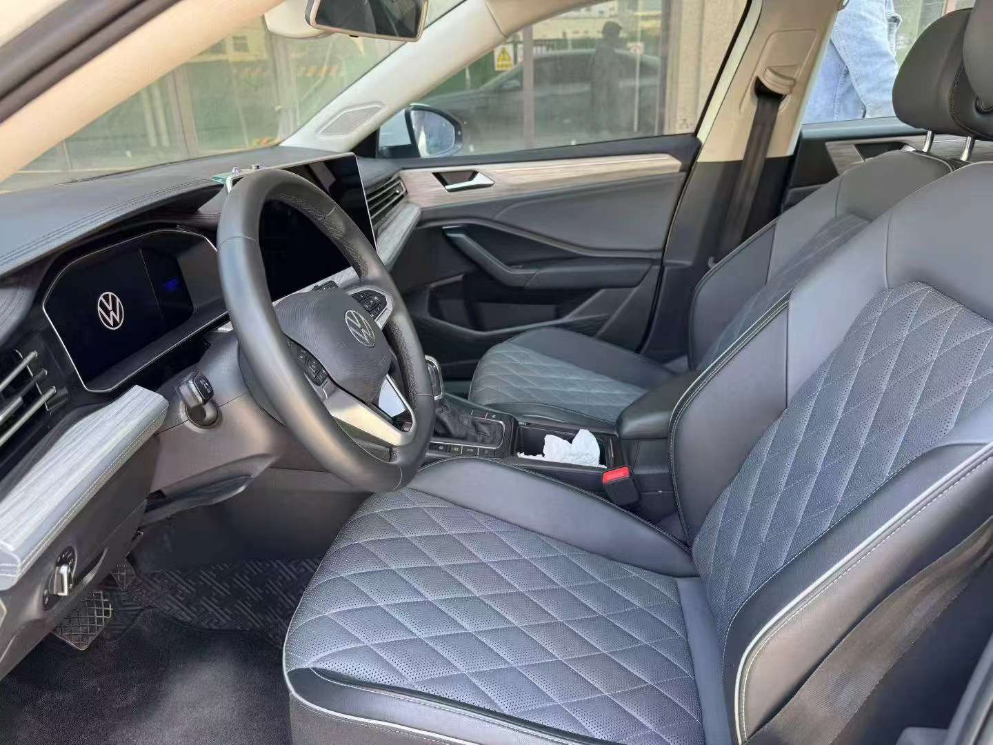 Volkswagen Sagitar 1.5T Superior 4