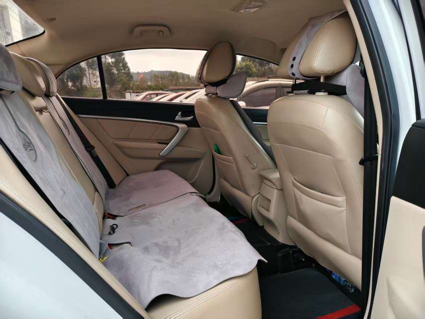 Geely Emgrand 5