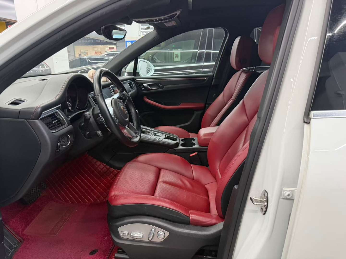 Porsche Macan 2.0T 8