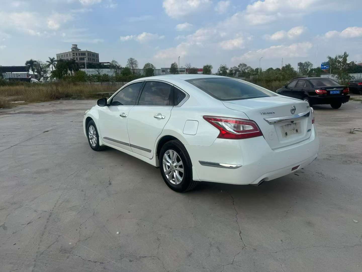 Nissan Altima 2.0L Automatic Luxury 4