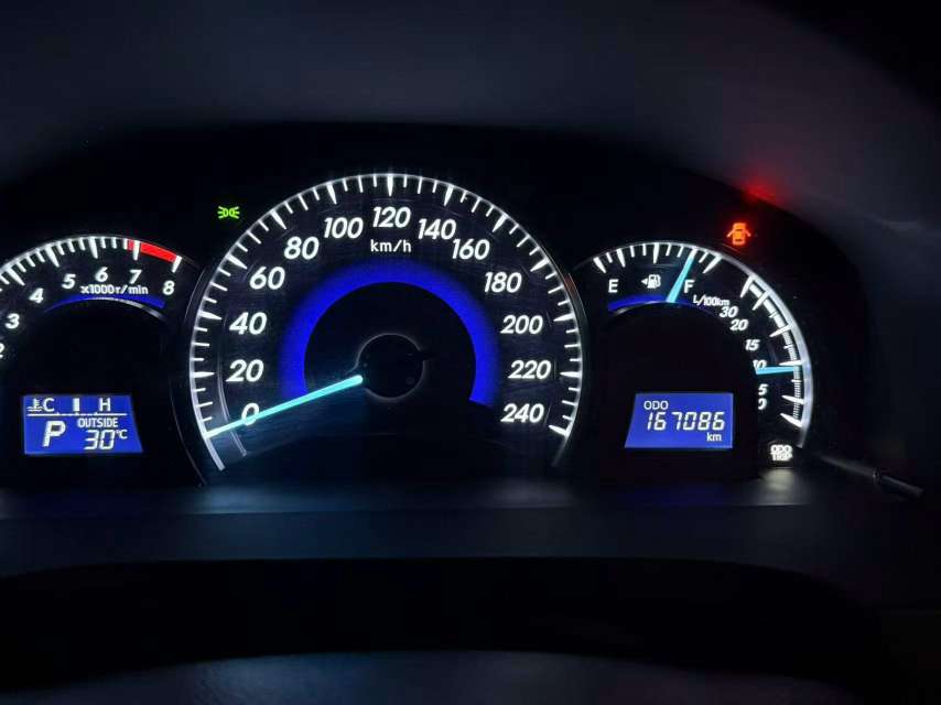 Toyota Camry 2.0G 2
