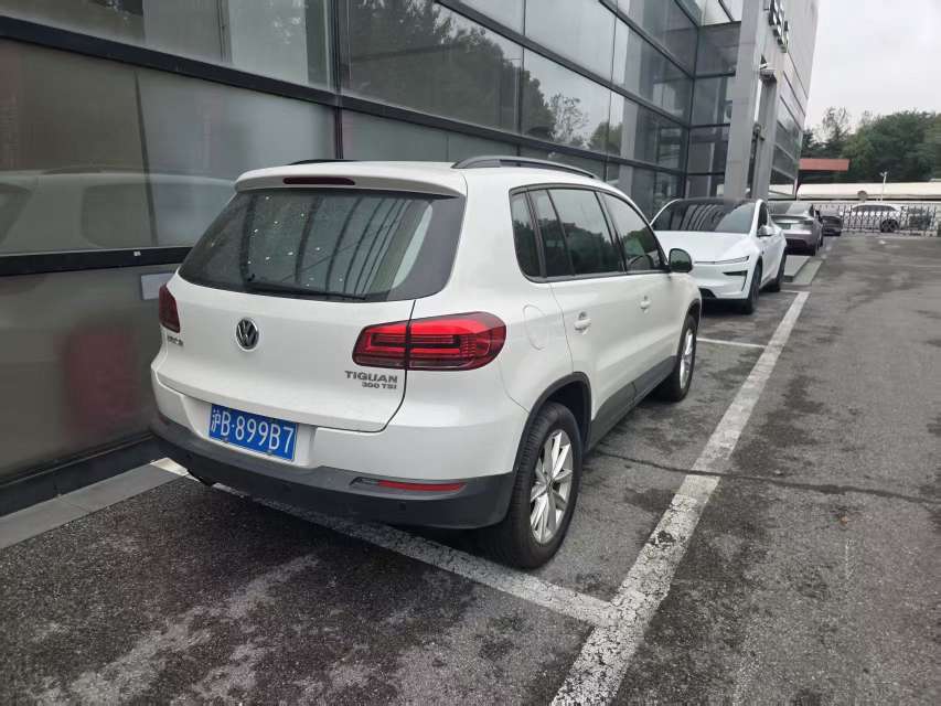 Volkswagen Tiguan 1.8T 2WD Silk Road Comfort Edition 9