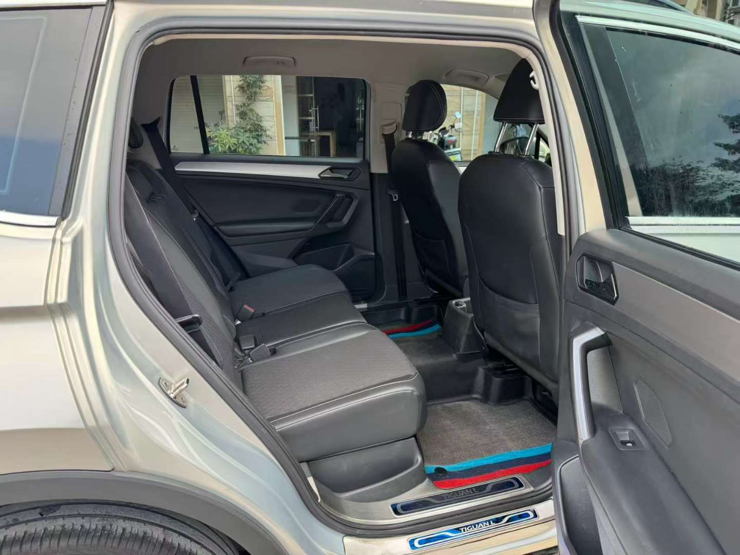 Volkswagen Tiguan L Fashion Edition 330 2WD 1.8T Automatic Navigation 6