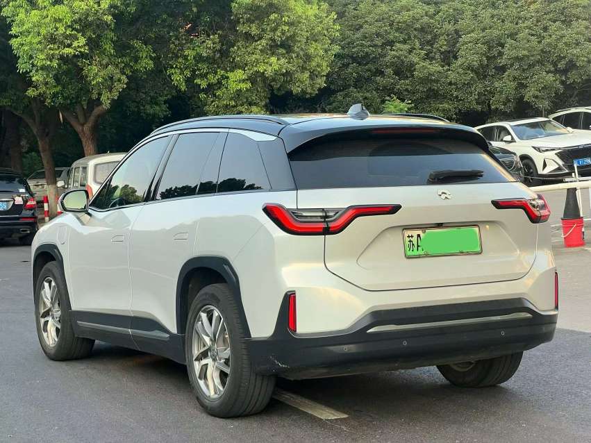 NIO ES6 4