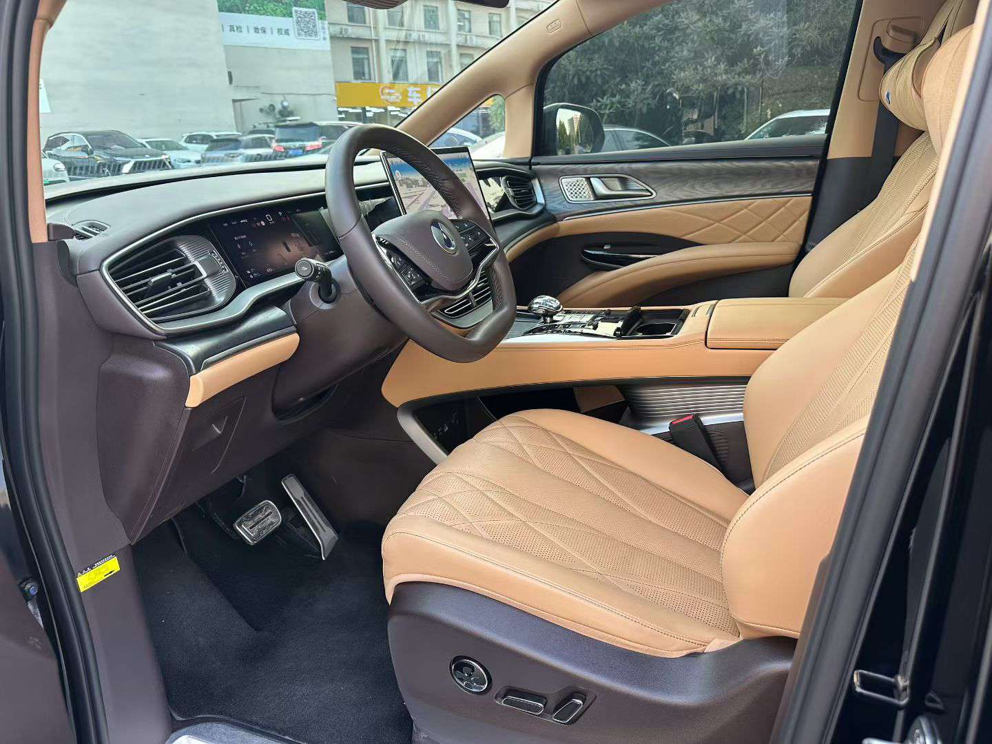 Denza D9 AWD Premium Intelligent Driving Edition 3
