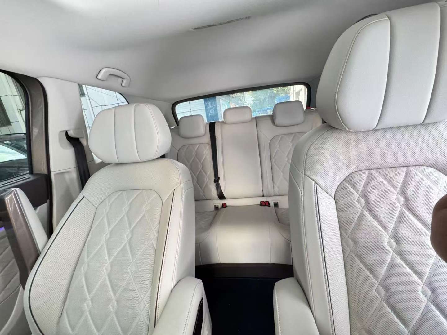 Volkswagen Viloran 2.0T Automatic Sunroof Premium Edition 380 7