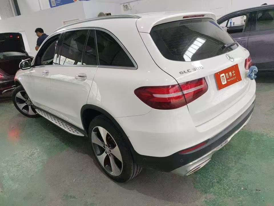 Mercedes-Benz GLC GLC 300 4MATIC 2.0T Luxury 3