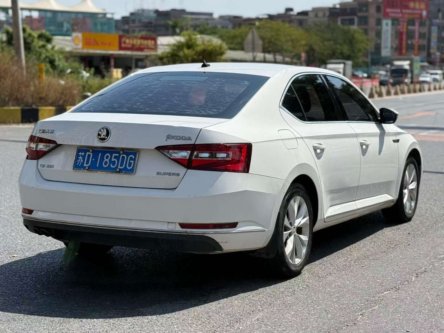 Skoda Superb 1.8T ZhiXing Edition 330 High Spec 4