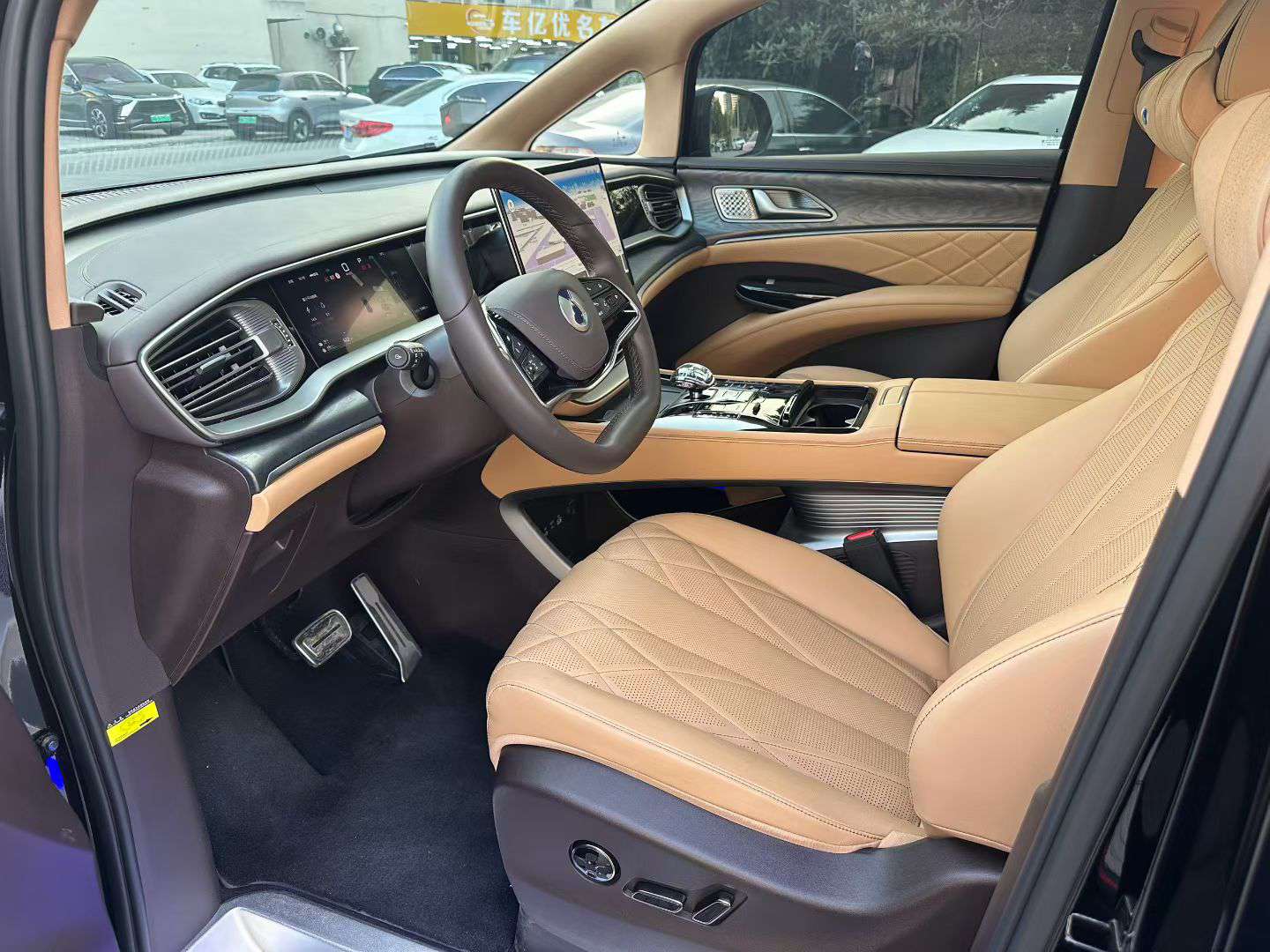Denza D9 AWD Premium Intelligent Driving Edition 6