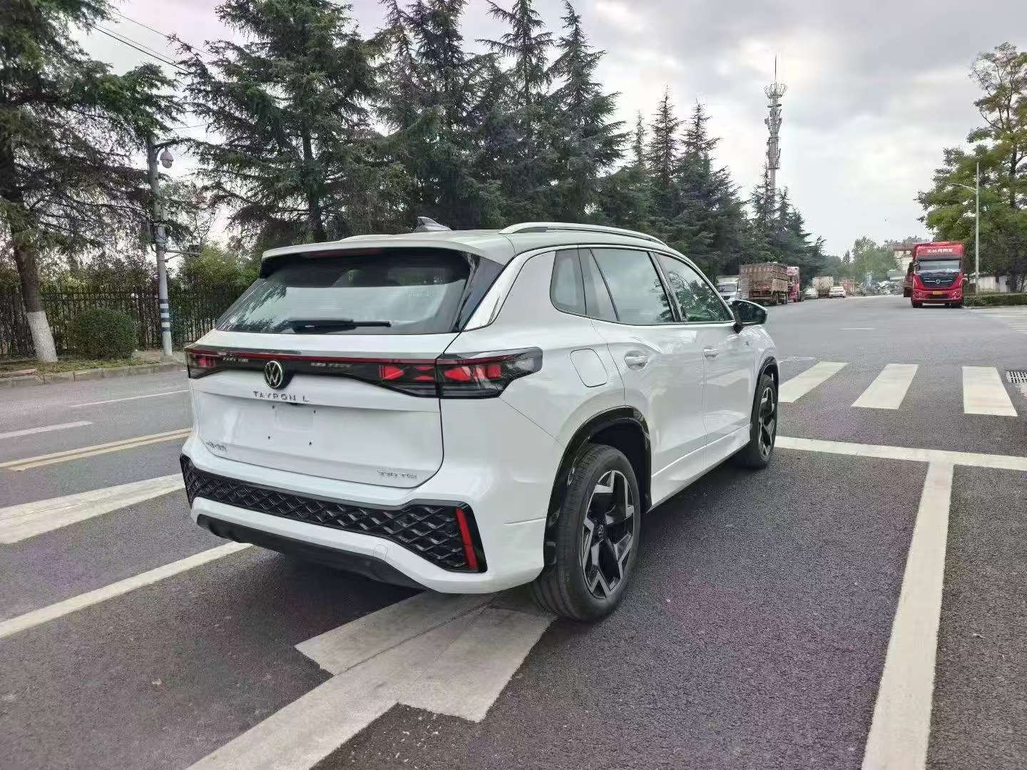 Volkswagen Tayron L 9