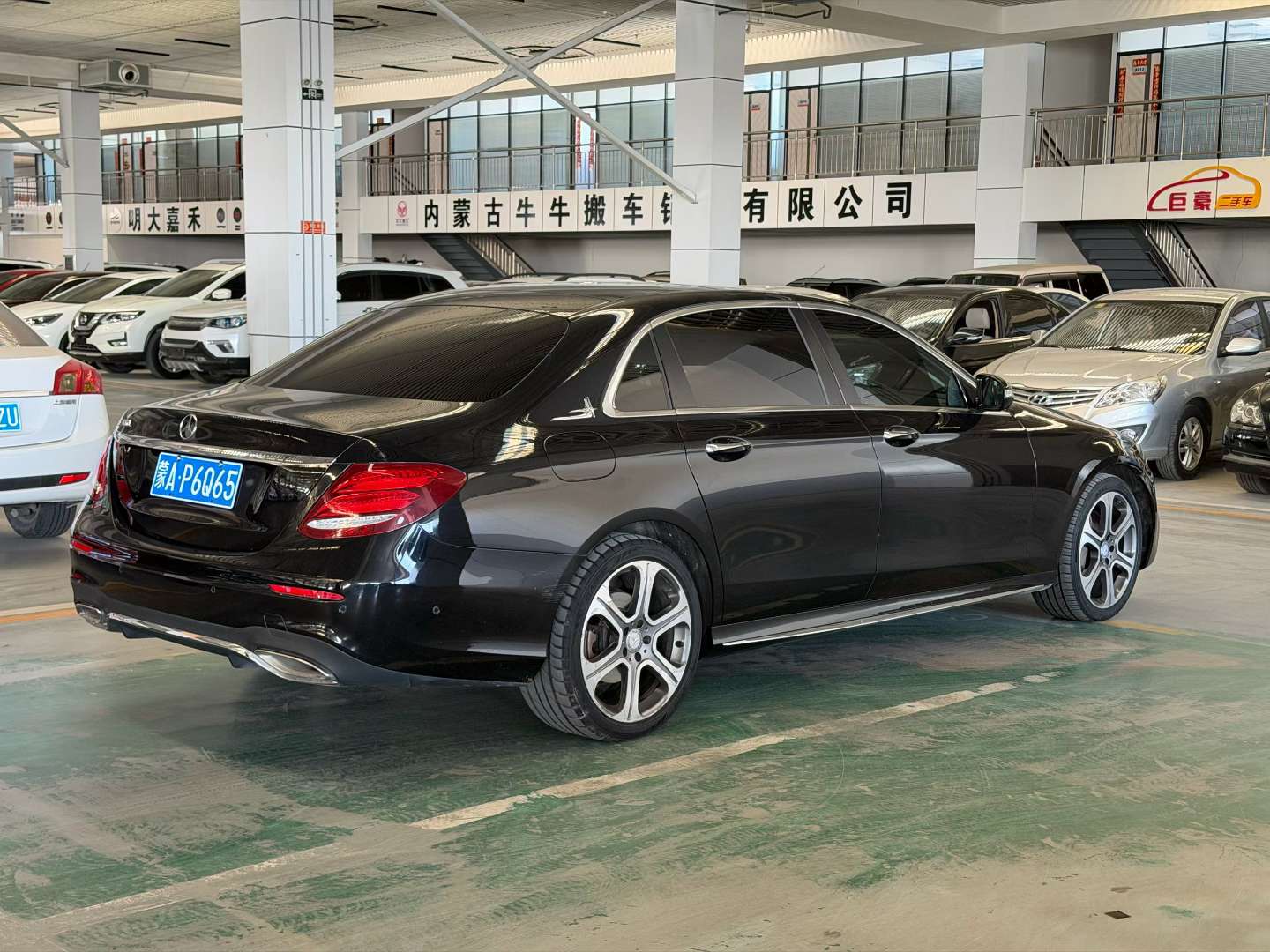 Mercedes-Benz E-Class E300L Luxury 9