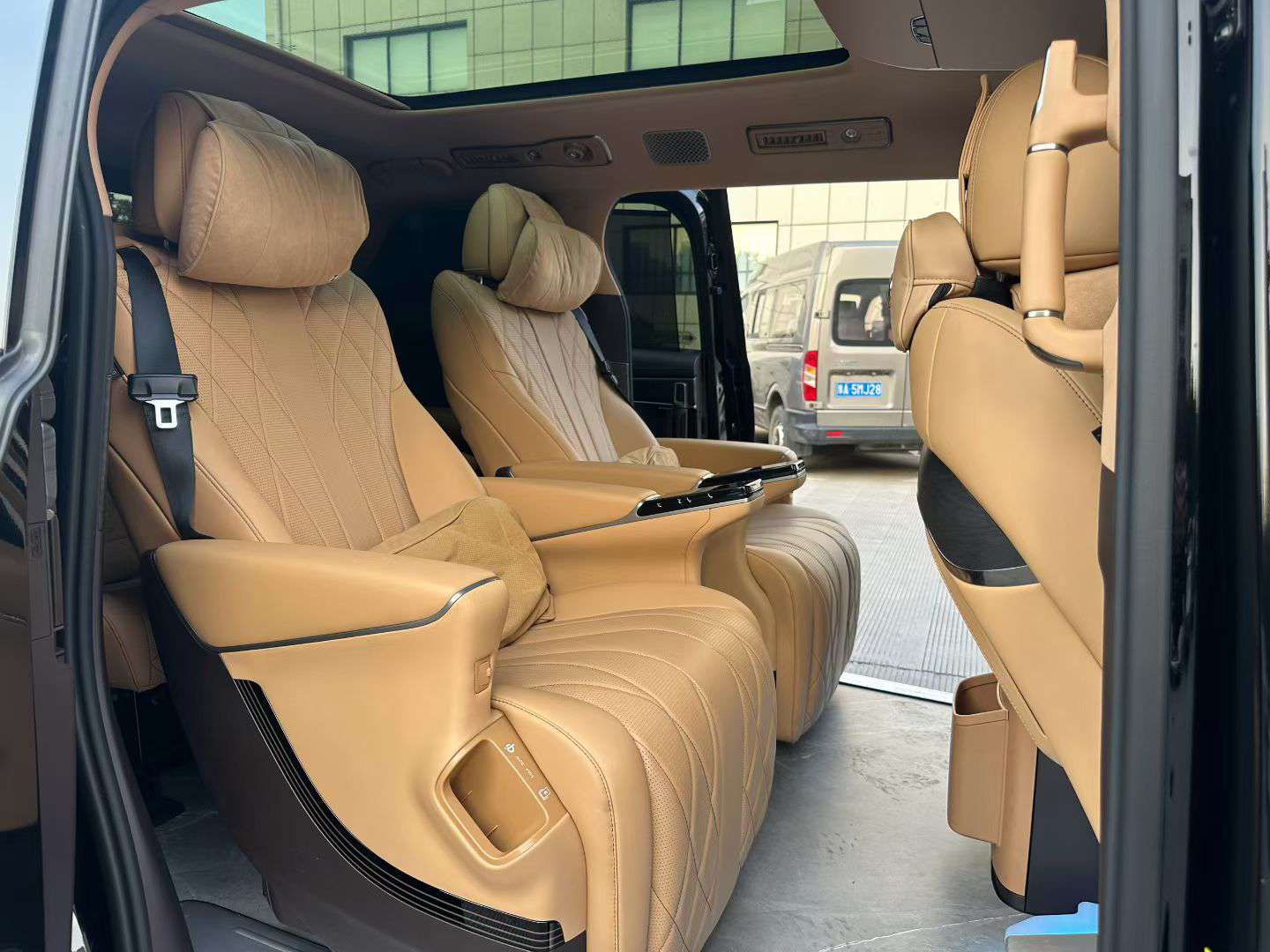 Denza D9 AWD Premium Intelligent Driving Edition 7
