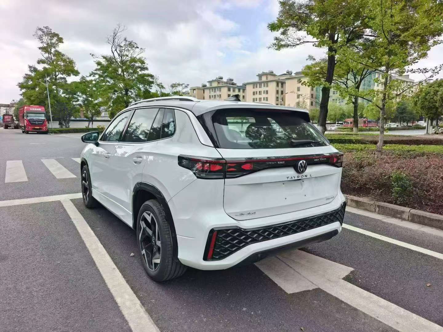 Volkswagen Tayron L 7