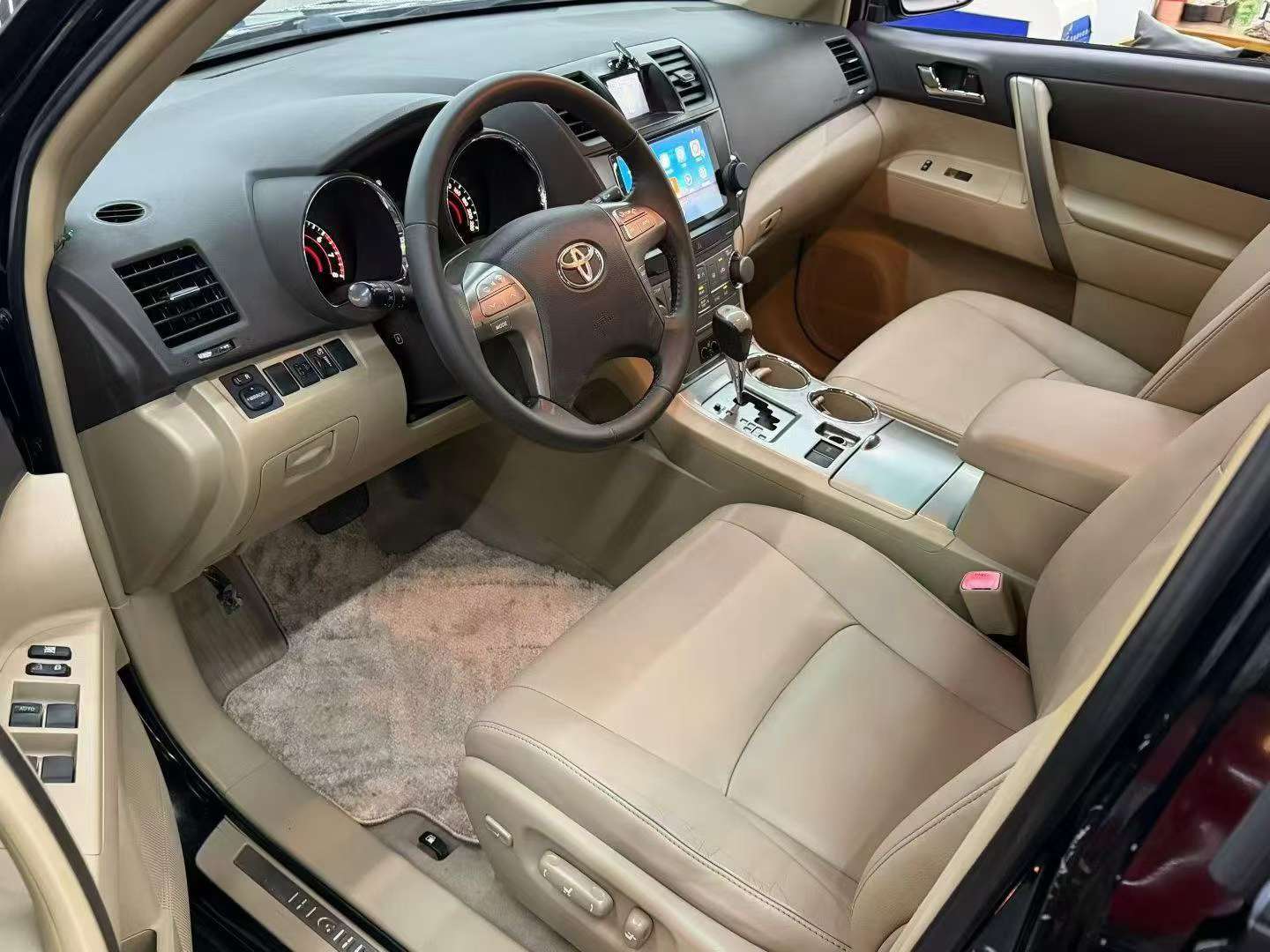 Toyota Highlander 2.7L 7-Seat Luxury Edition 8