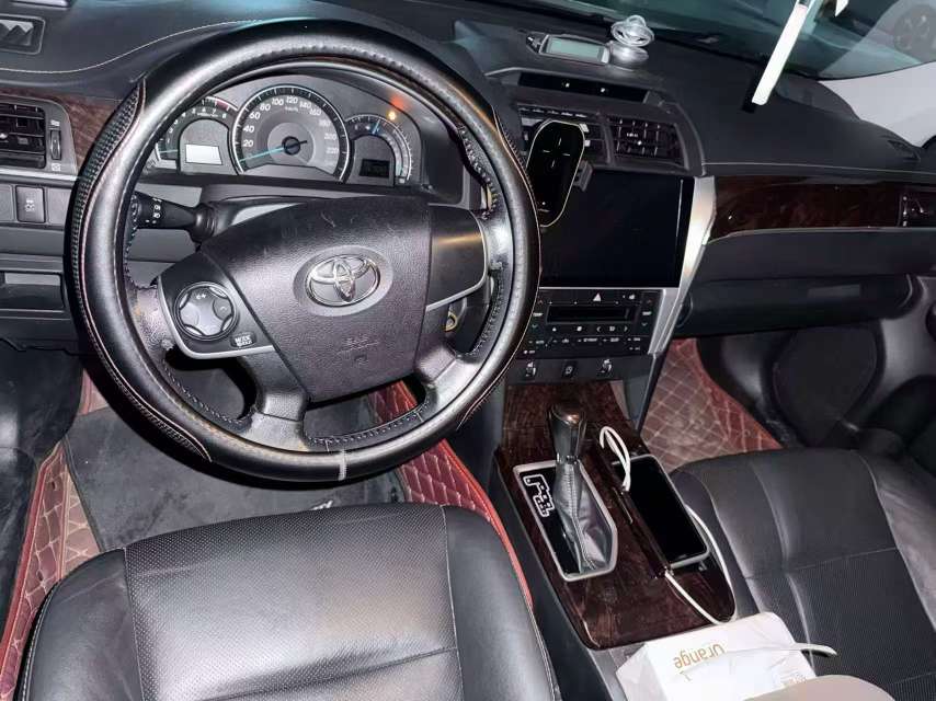 Toyota Camry 2.0G 3