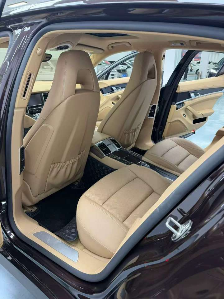 Porsche Panamera 6