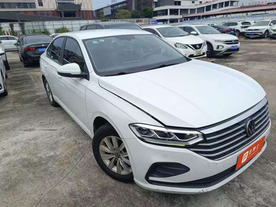 Volkswagen Lavida 4