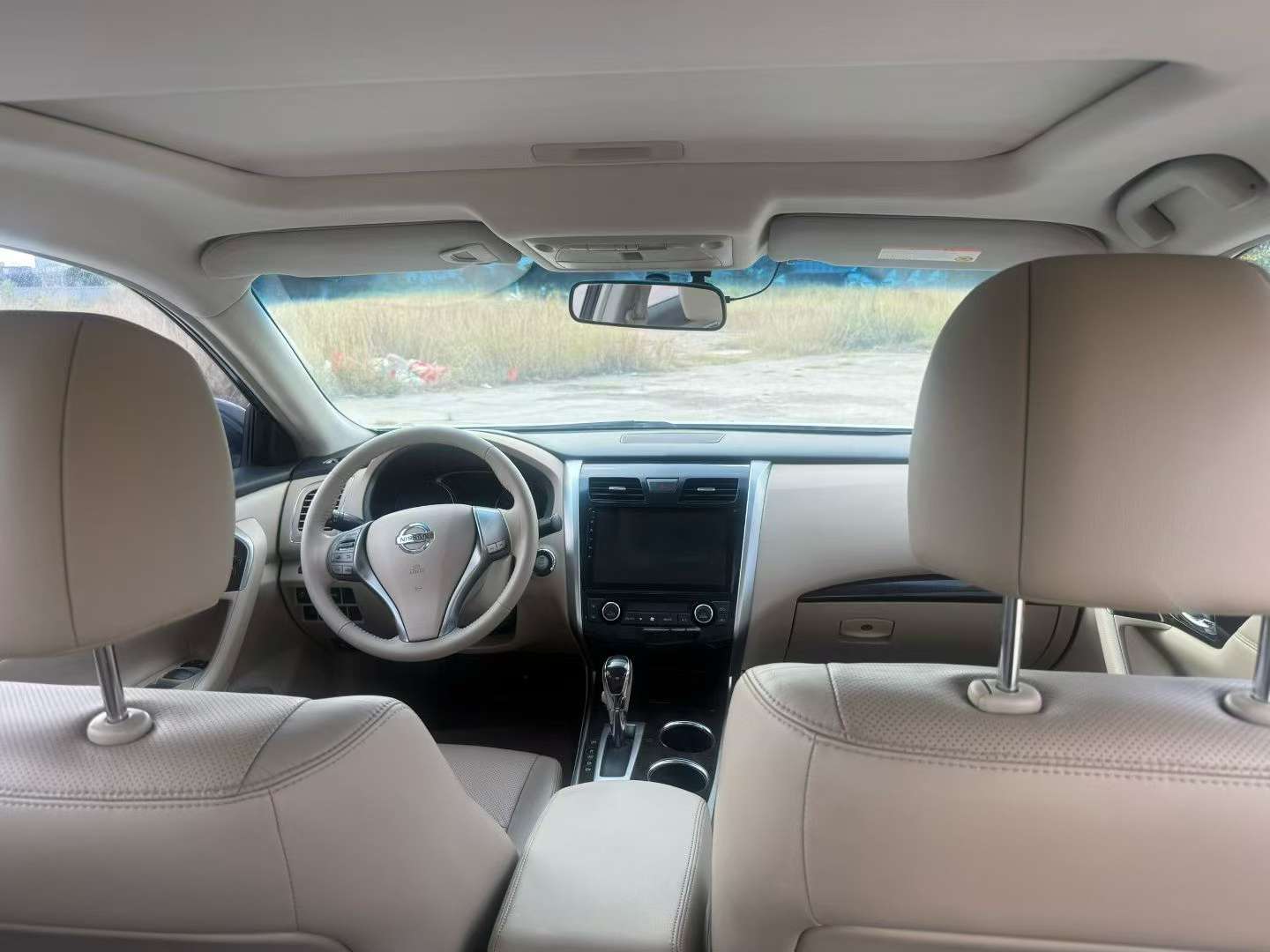 Nissan Altima 2.0L Automatic Luxury 9