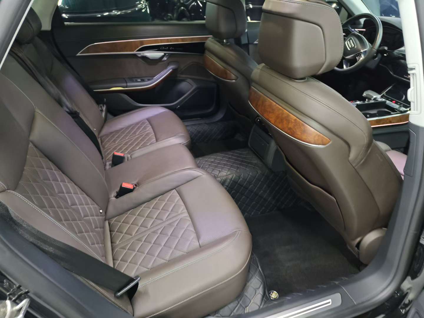 Audi A8L 2023 50 Premium Edition 2