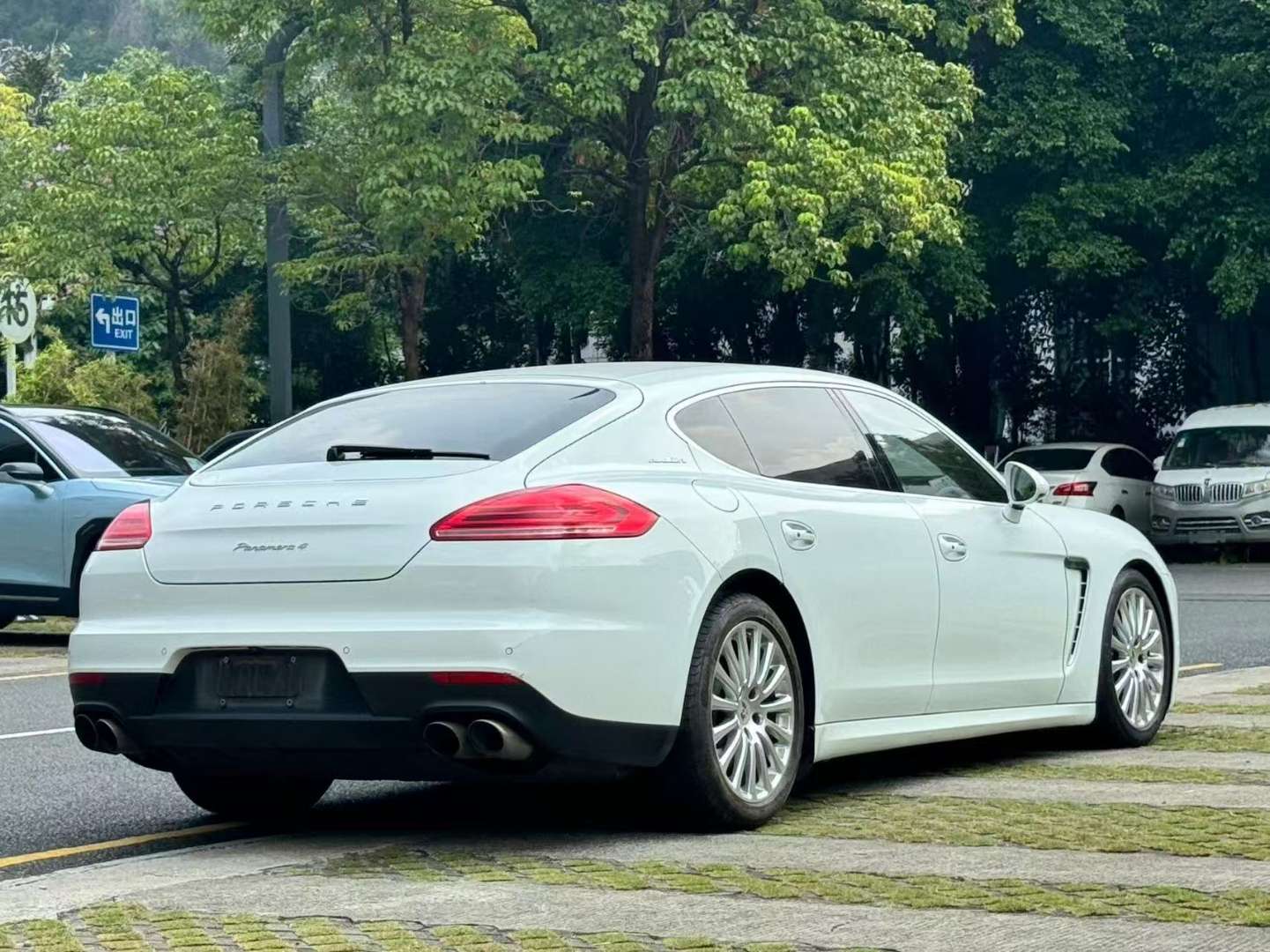 Porsche Panamera 4