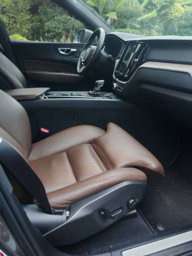 Volvo XC60 4