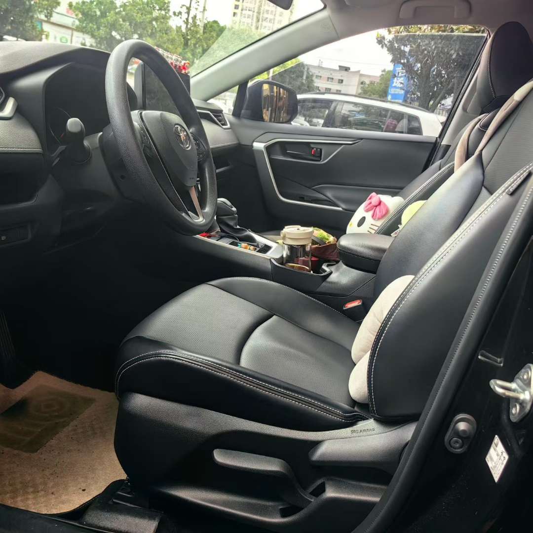 Toyota RAV4 2.0 FWD Urban Edition 4