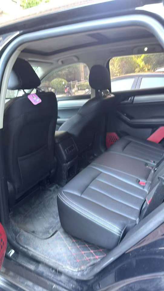 BYD Tang 2.0T Smart Connect Prestige 7-Seater 4