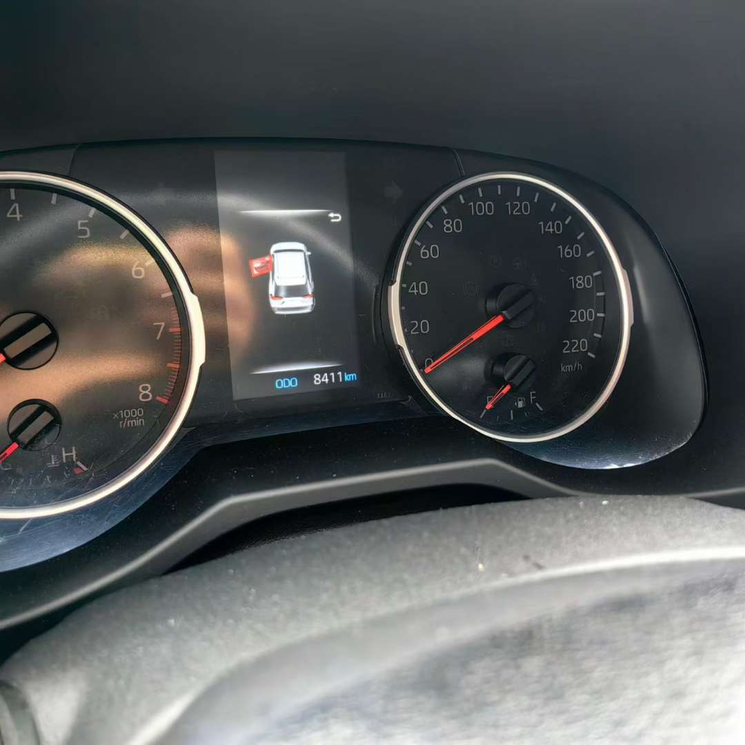 Toyota RAV4 2.0 FWD Urban Edition 6