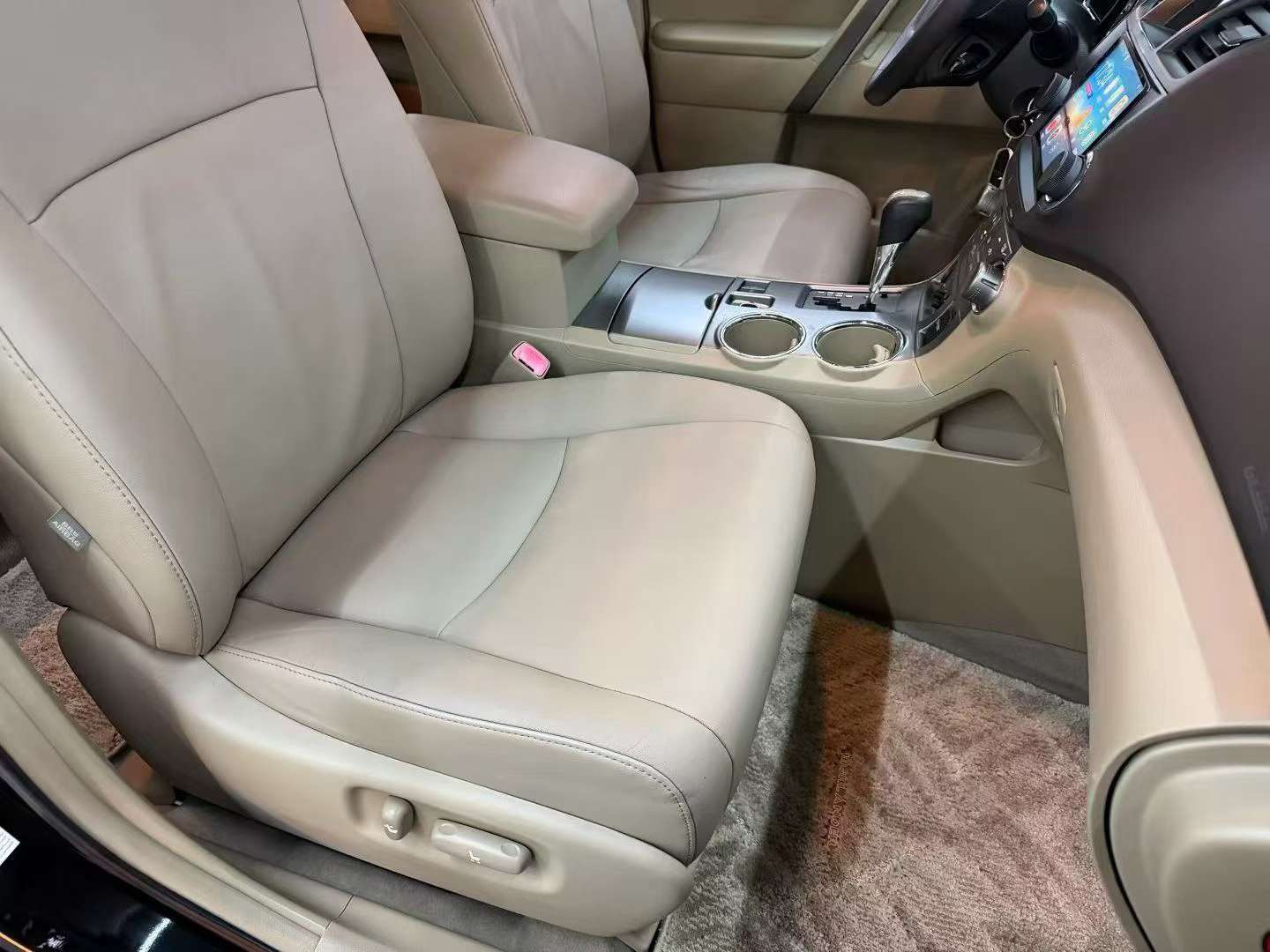 Toyota Highlander 2.7L 7-Seat Luxury Edition 7